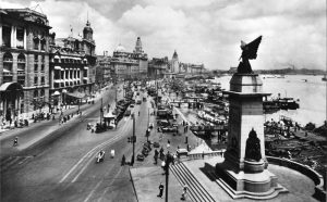 1928_Shanghai_1928_Bund_Cenotaph